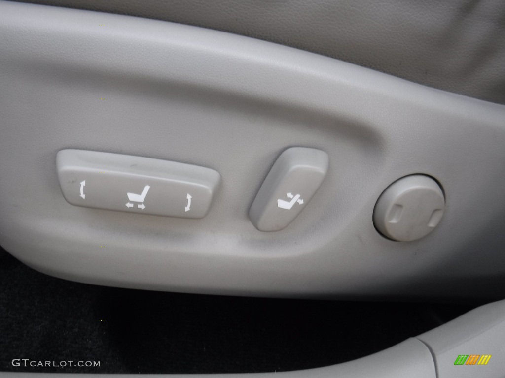 2012 Prius 3rd Gen Five Hybrid - Black / Bisque photo #15