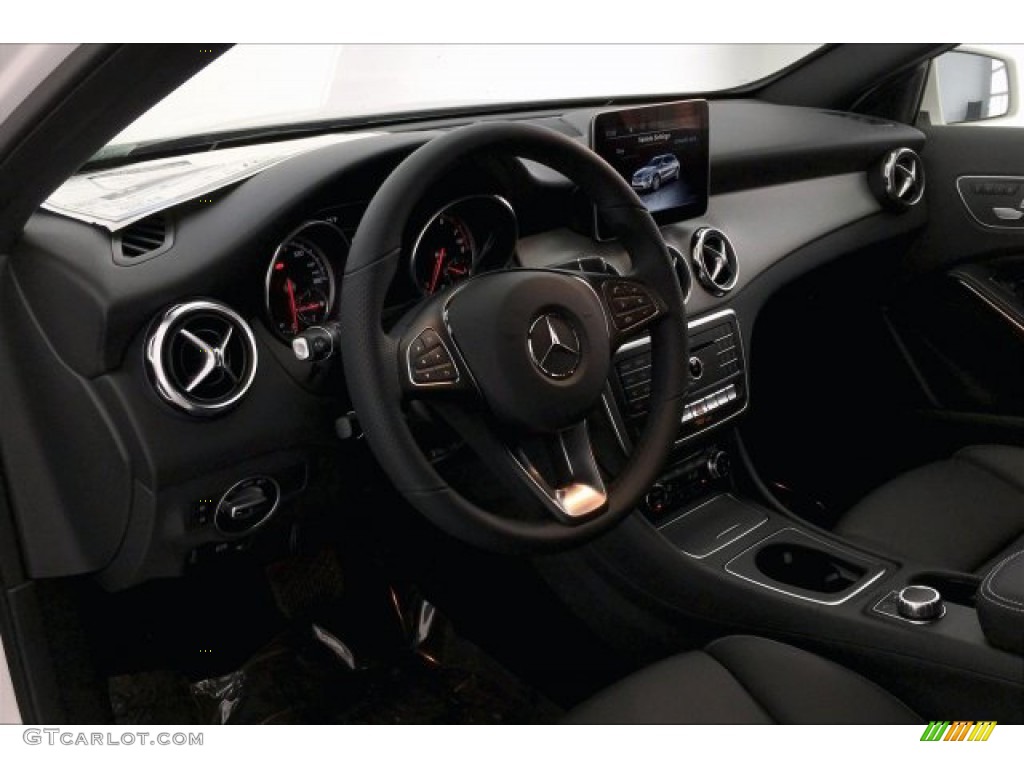 2019 GLA 250 - Polar White / Black photo #4