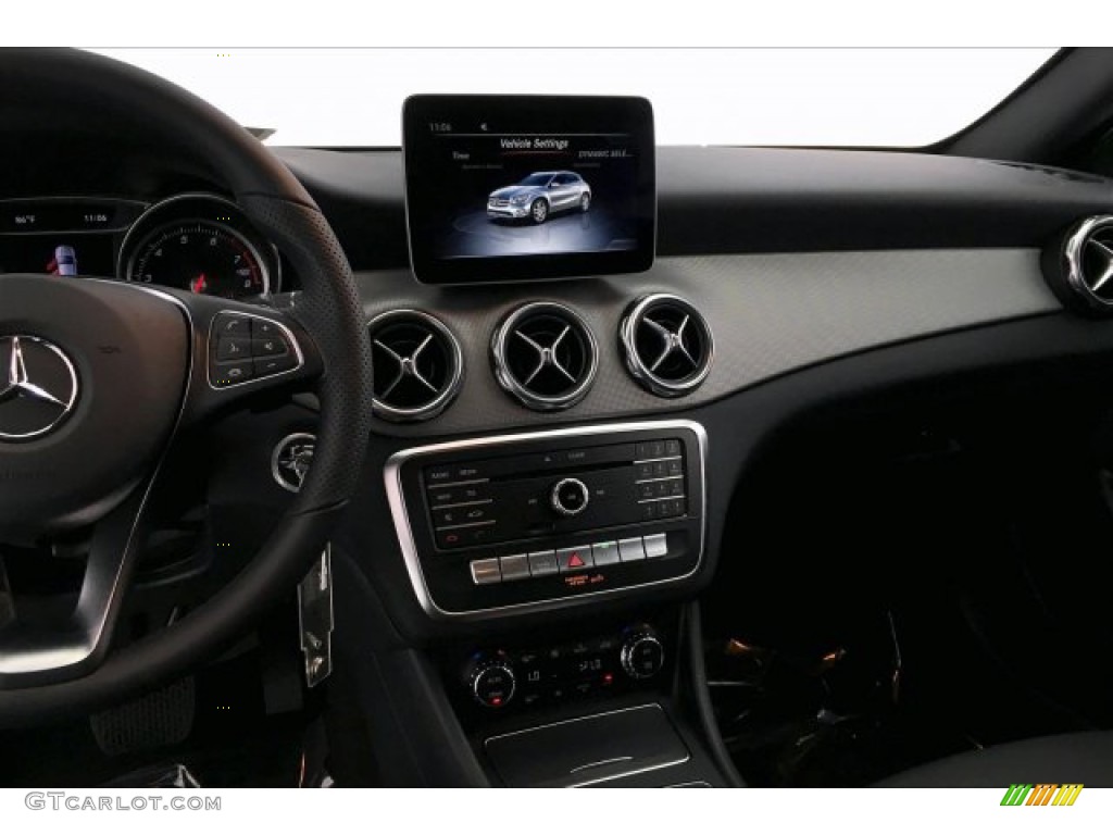 2019 GLA 250 - Polar White / Black photo #6