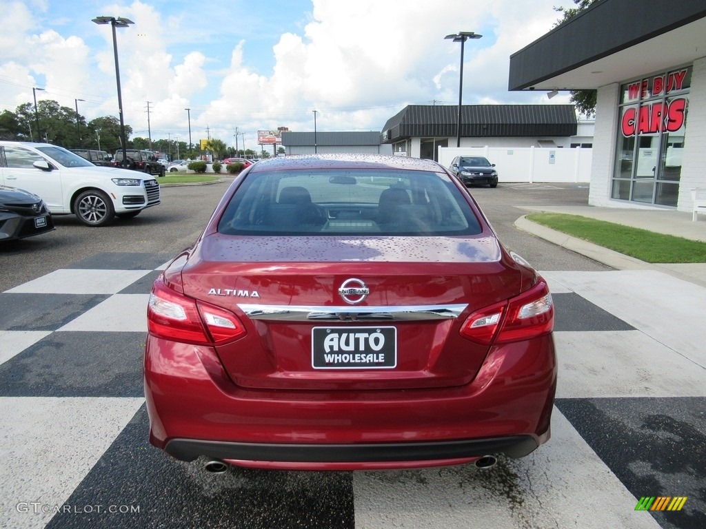 2017 Altima 2.5 S - Cayenne Red / Charcoal photo #4