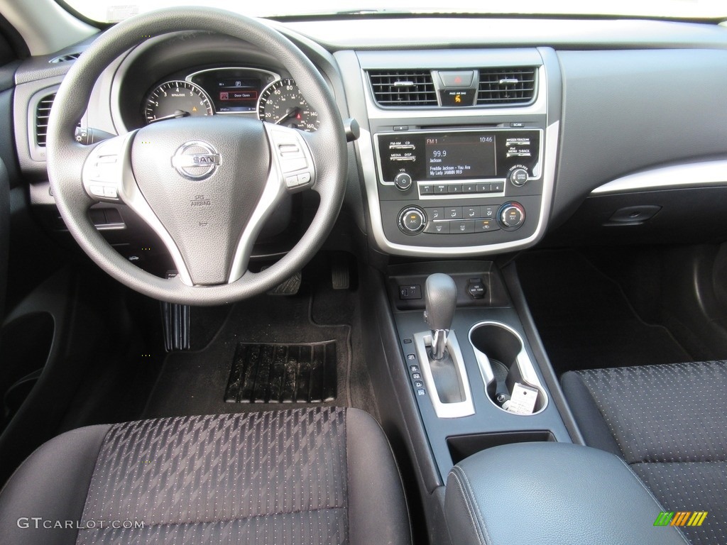 2017 Altima 2.5 S - Cayenne Red / Charcoal photo #15