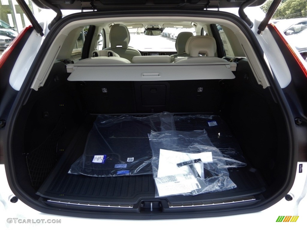 2020 Volvo XC60 T5 AWD Momentum Trunk Photo #134530282