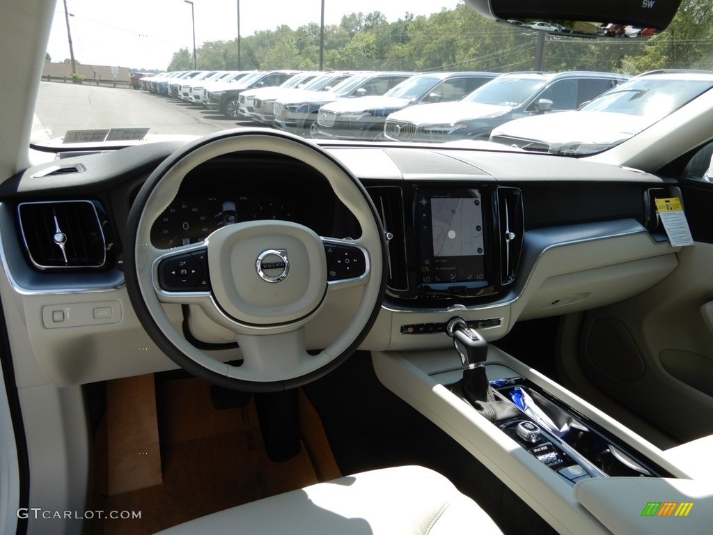 2020 Volvo XC60 T5 AWD Momentum Blonde Dashboard Photo #134530444