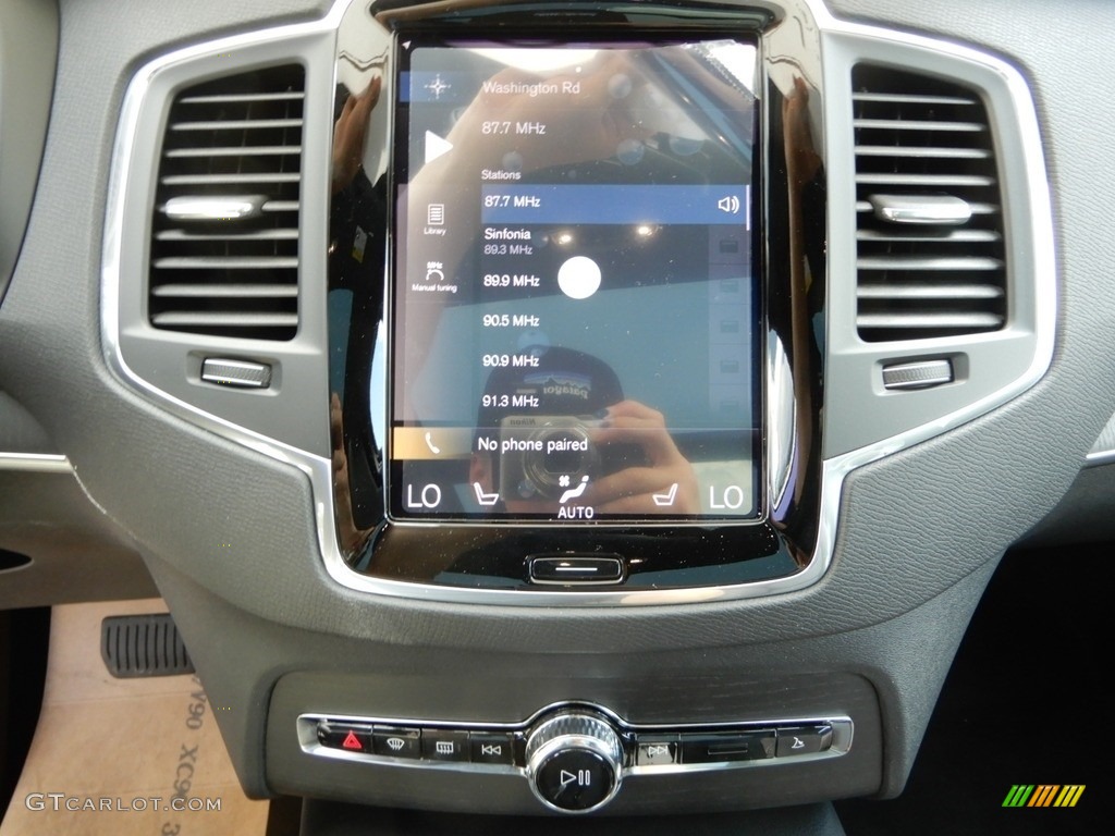 2020 Volvo XC90 T5 AWD Momentum Controls Photo #134531005