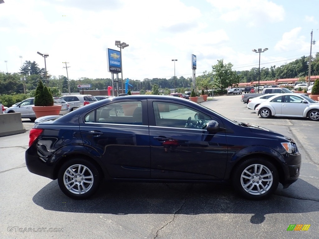 2016 Sonic LT Sedan - Blue Velvet Metallic / Jet Black/Dark Titanium photo #10