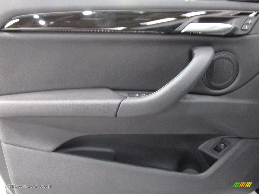 2019 X1 xDrive28i - Jet Black / Black photo #7