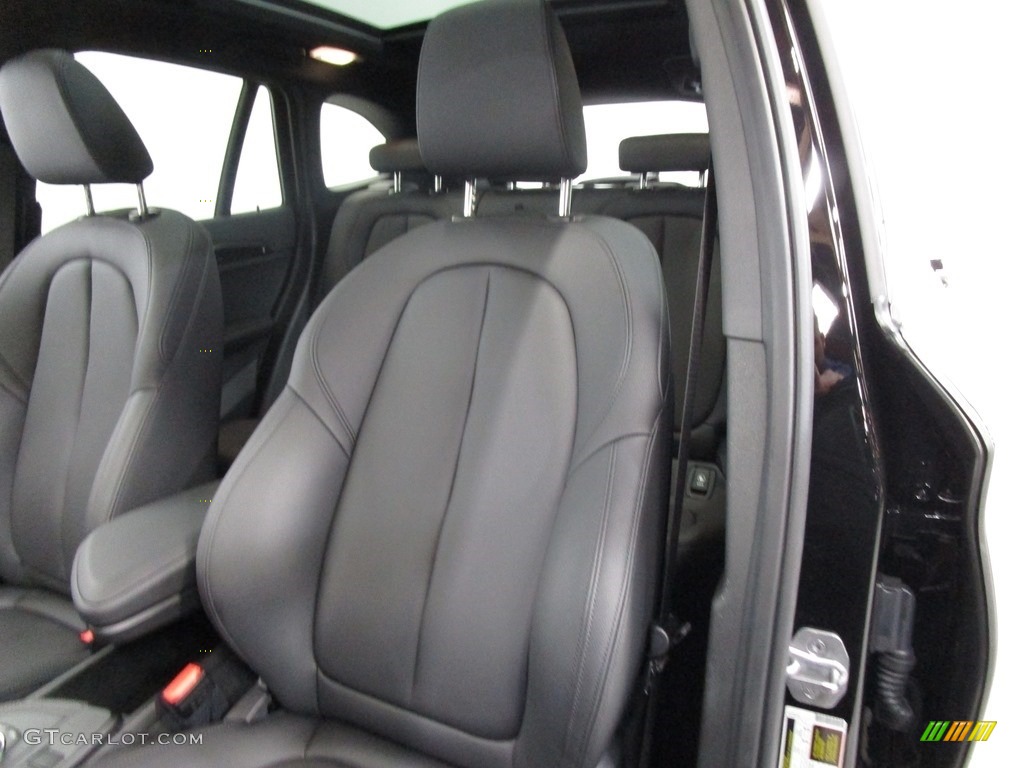 2019 X1 xDrive28i - Jet Black / Black photo #8