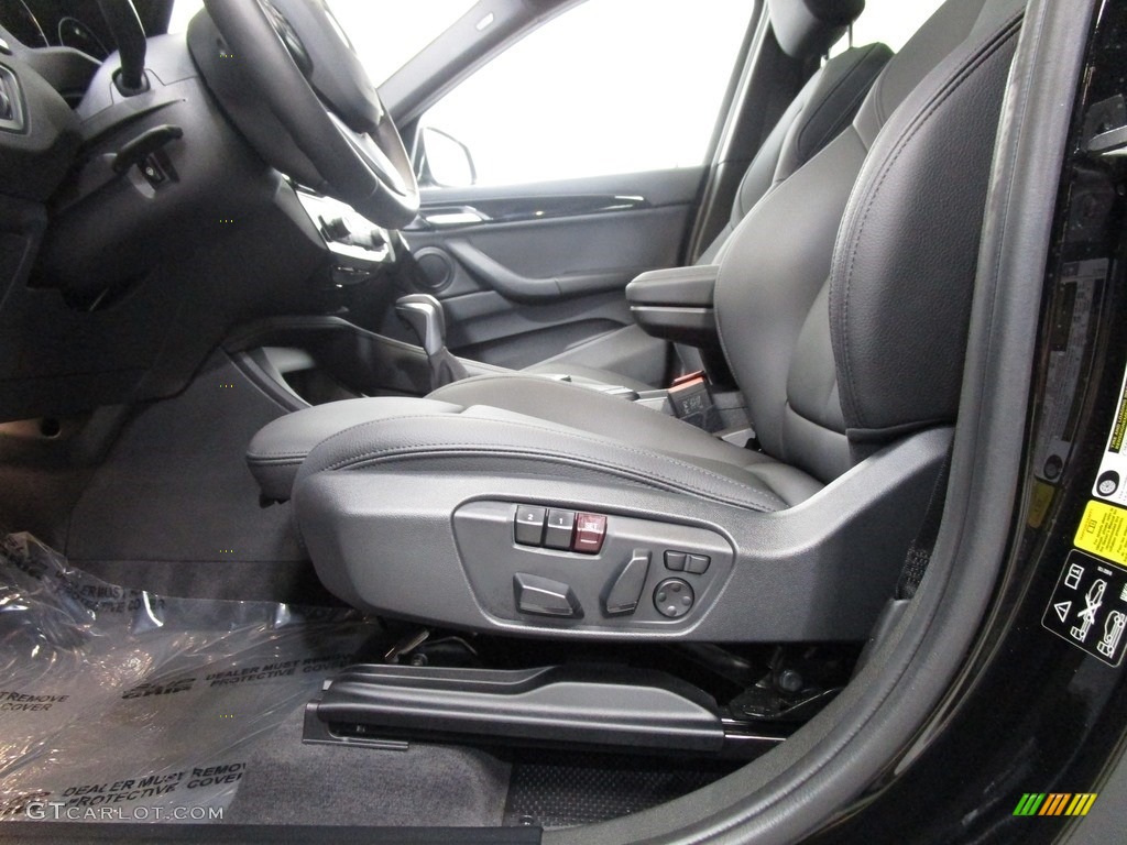 2019 X1 xDrive28i - Jet Black / Black photo #9
