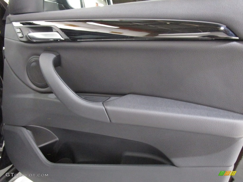 2019 X1 xDrive28i - Jet Black / Black photo #13