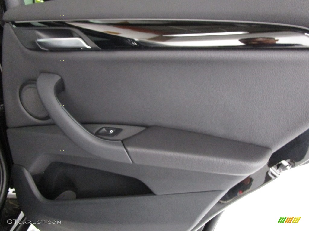 2019 X1 xDrive28i - Jet Black / Black photo #16