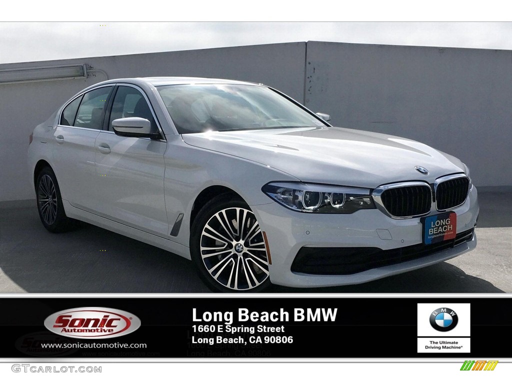 2019 5 Series 530i Sedan - Alpine White / Black photo #1