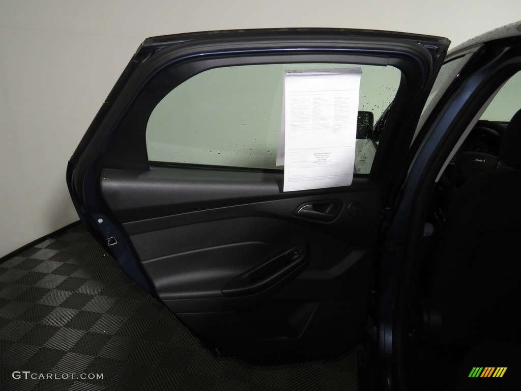2018 Focus SEL Hatch - Blue Metallic / Charcoal Black photo #21