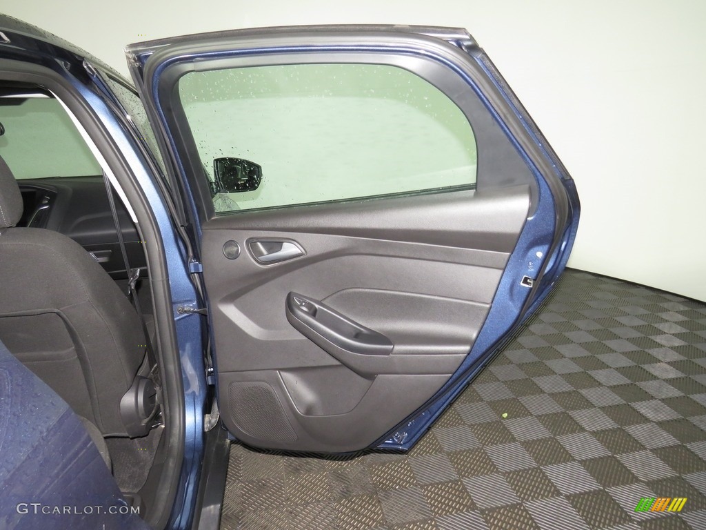 2018 Focus SEL Hatch - Blue Metallic / Charcoal Black photo #23