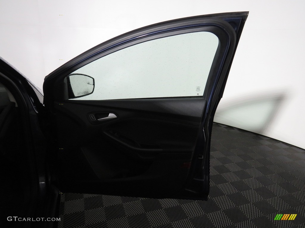 2018 Focus SEL Hatch - Blue Metallic / Charcoal Black photo #25