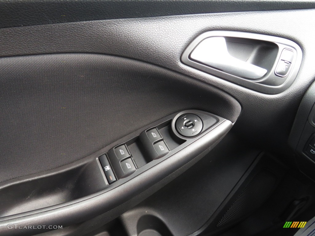 2018 Focus SEL Hatch - Blue Metallic / Charcoal Black photo #35
