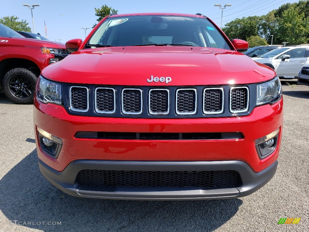 2019 RedLine Pearl Jeep Compass Latitude 4x4 134559796 Photo 2