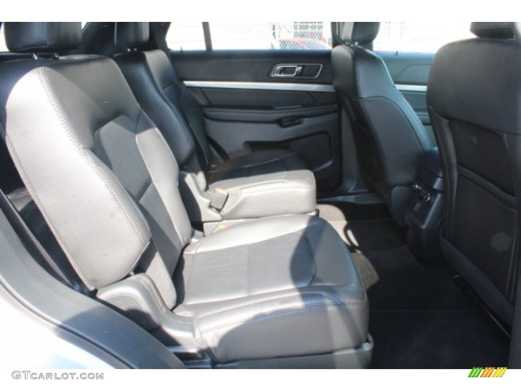 2018 Explorer XLT - Ingot Silver / Ebony Black photo #27