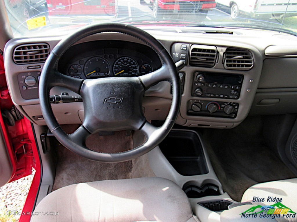 2004 Blazer LS 4x4 - Victory Red / Medium Gray photo #10