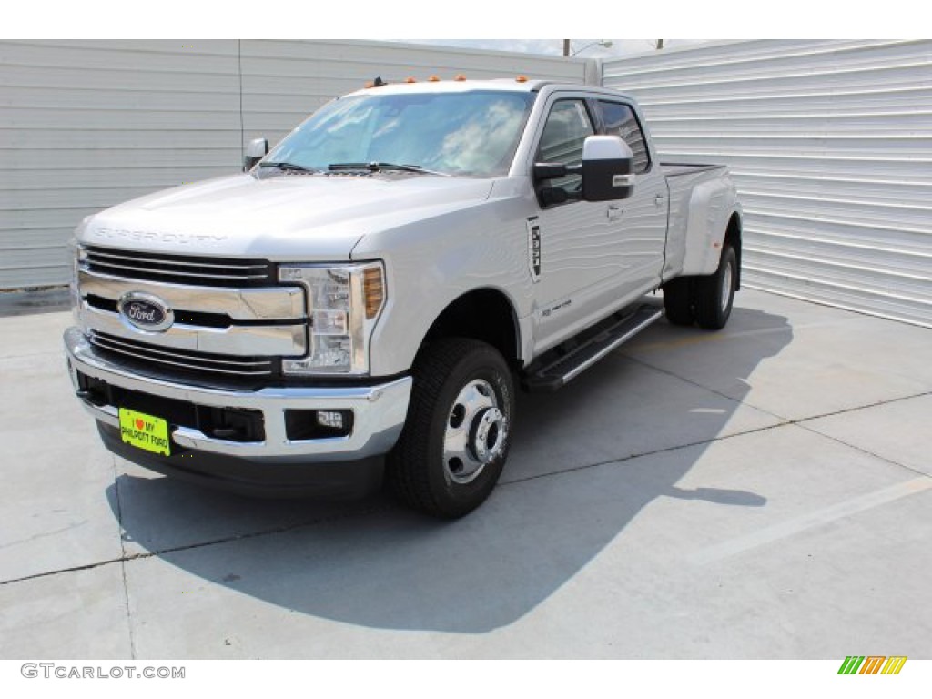 2019 F350 Super Duty XLT Crew Cab 4x4 - Ingot Silver / Black photo #4