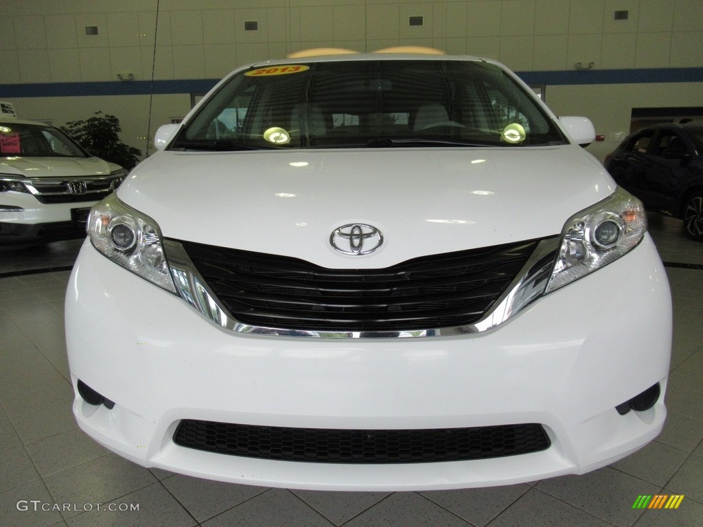 2013 Sienna LE AWD - Super White / Bisque photo #13