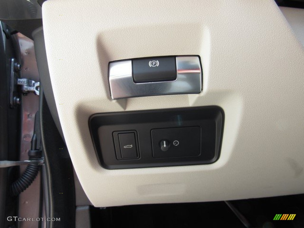 2020 Jaguar XE S Controls Photo #134586967