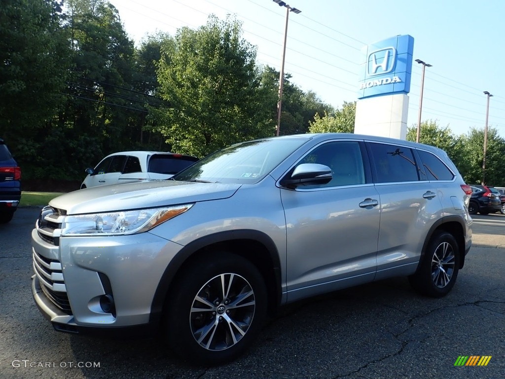 2018 Highlander LE - Celestial Silver Metallic / Almond photo #1