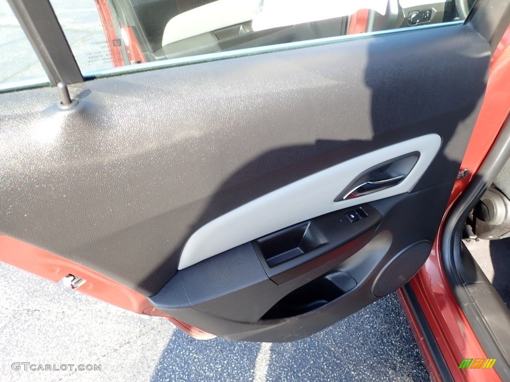 2012 Cruze LS - Autumn Red Metallic / Jet Black/Medium Titanium photo #23