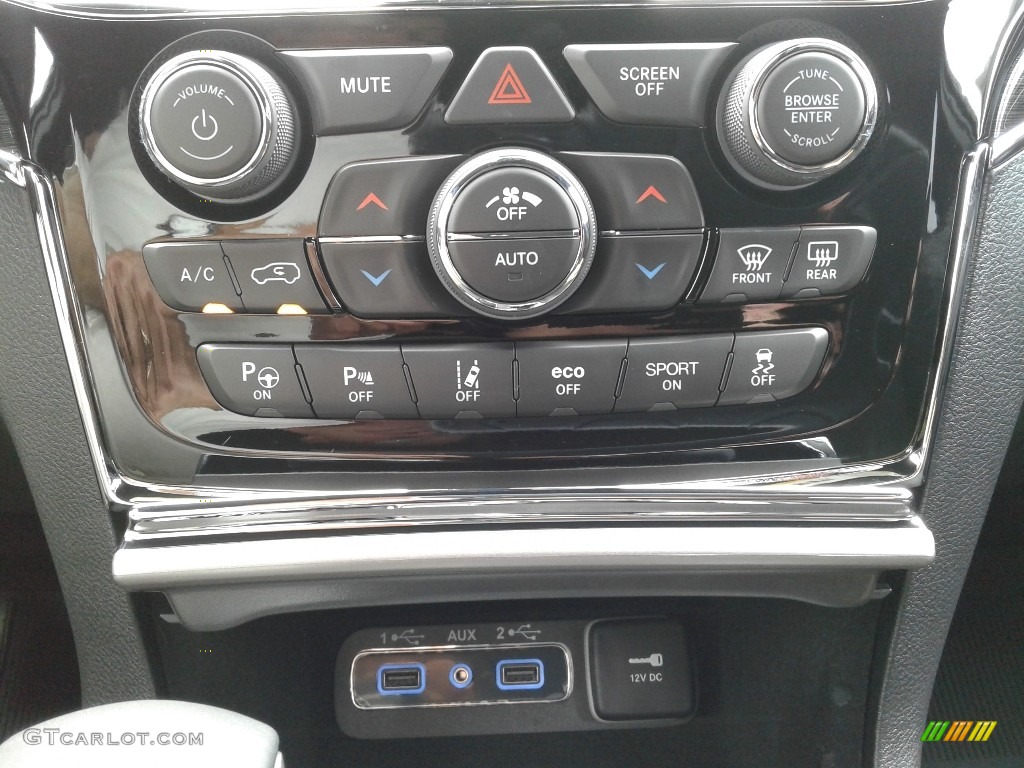 2019 Jeep Grand Cherokee Trailhawk 4x4 Controls Photo #134601247