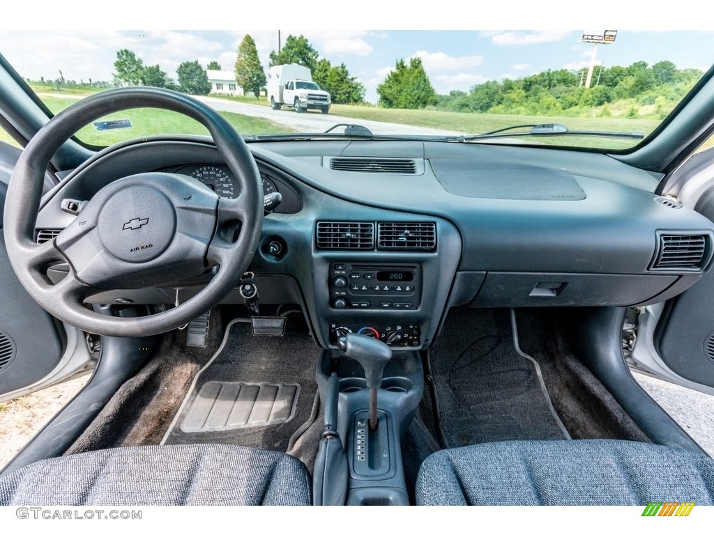 2004 Cavalier Sedan - Ultra Silver Metallic / Graphite photo #10