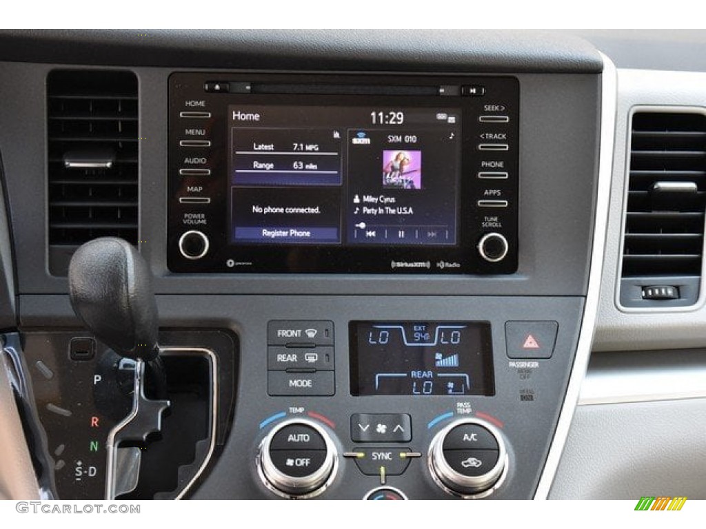 2020 Toyota Sienna LE AWD Controls Photo #134613141