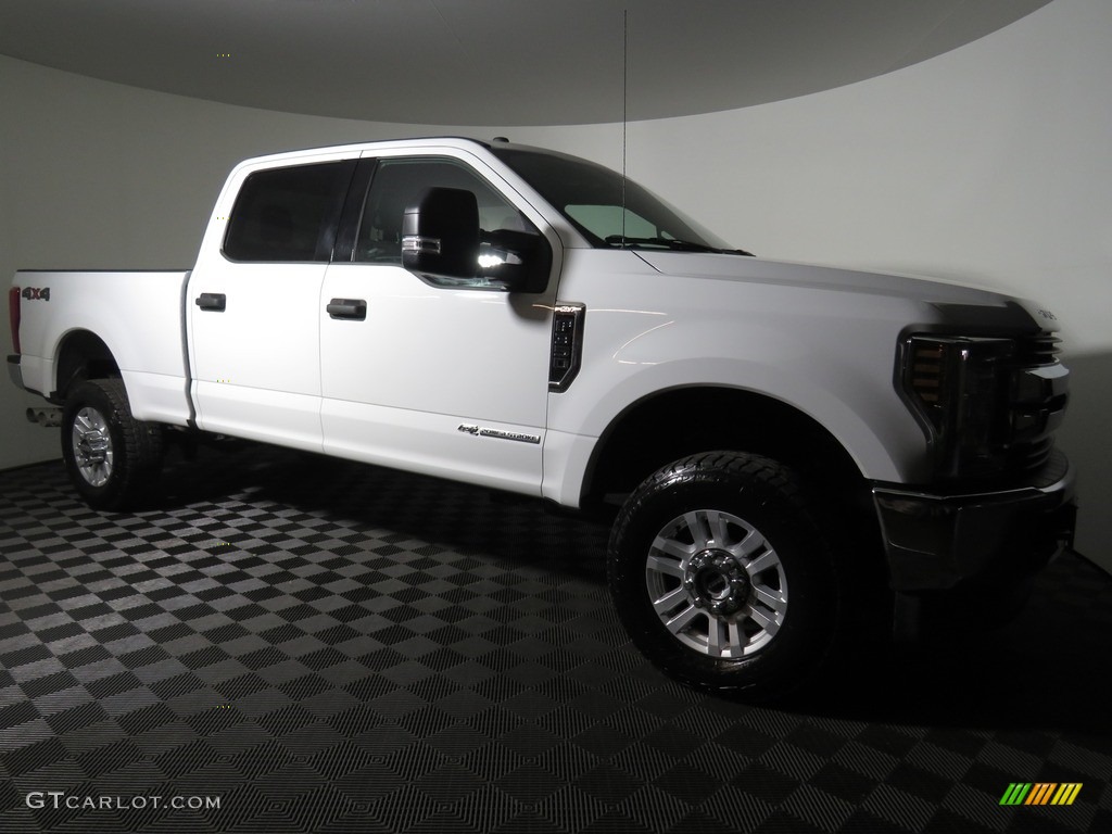 2018 F350 Super Duty XLT Crew Cab 4x4 - Oxford White / Earth Gray photo #2