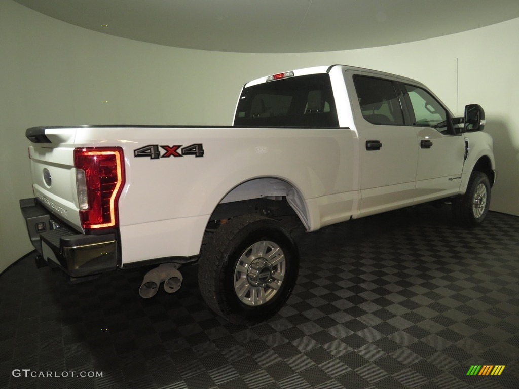 2018 F350 Super Duty XLT Crew Cab 4x4 - Oxford White / Earth Gray photo #12