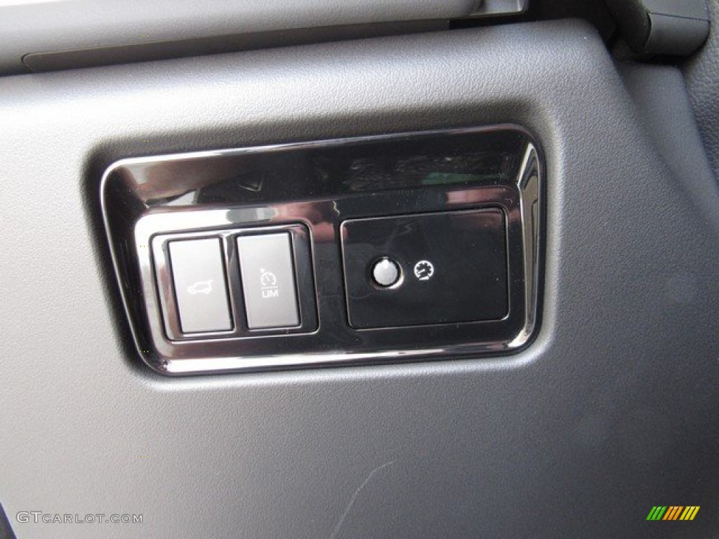 2020 Jaguar F-PACE SVR Controls Photo #134618751