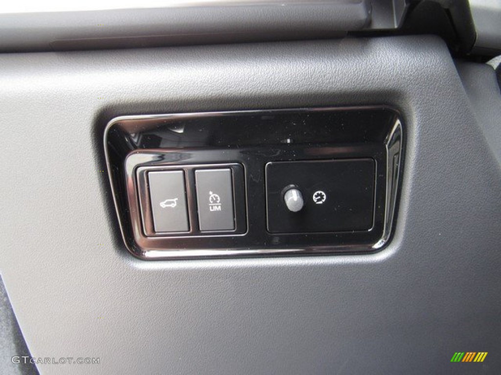 2020 Jaguar F-PACE 25t Premium Controls Photo #134619327
