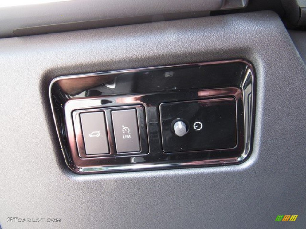 2020 Jaguar F-PACE 25t Checkered Flag Edition Controls Photo #134619912