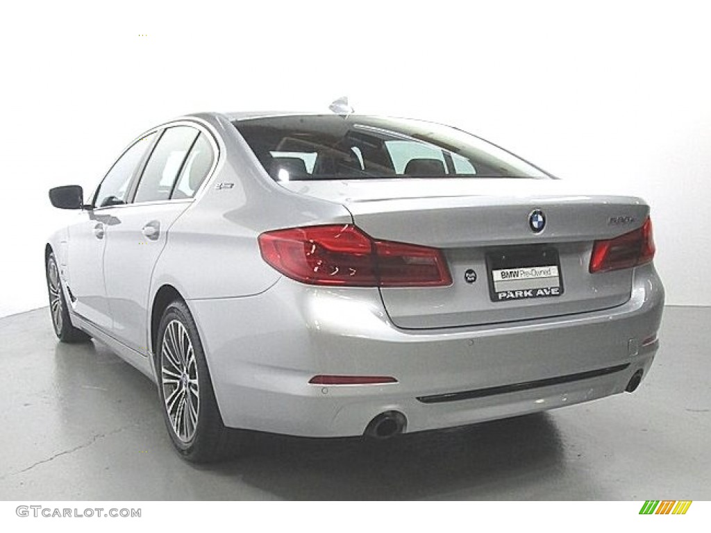 2019 5 Series 530e iPerformance xDrive Sedan - Glacier Silver Metallic / Black photo #2