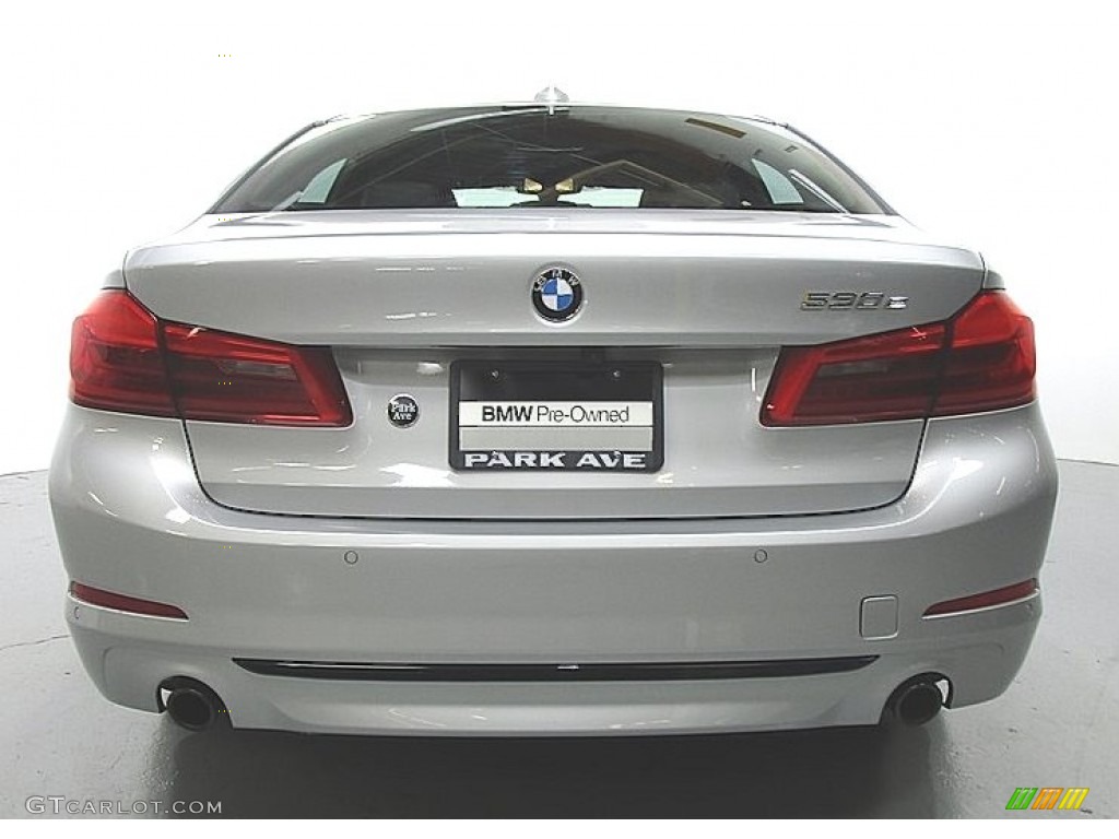 2019 5 Series 530e iPerformance xDrive Sedan - Glacier Silver Metallic / Black photo #3