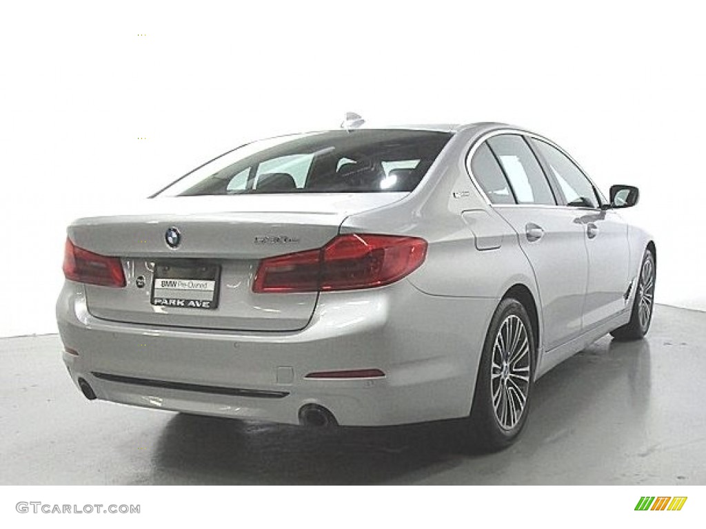 2019 5 Series 530e iPerformance xDrive Sedan - Glacier Silver Metallic / Black photo #4