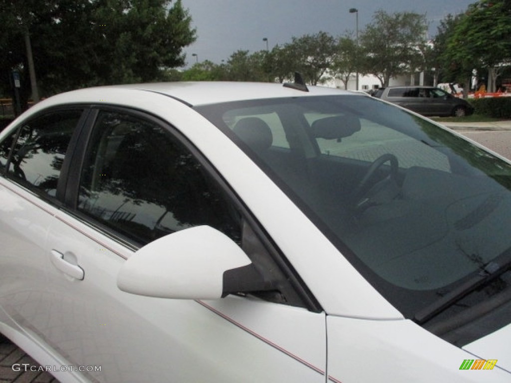 2010 G6 Sedan - Summit White / Ebony photo #41