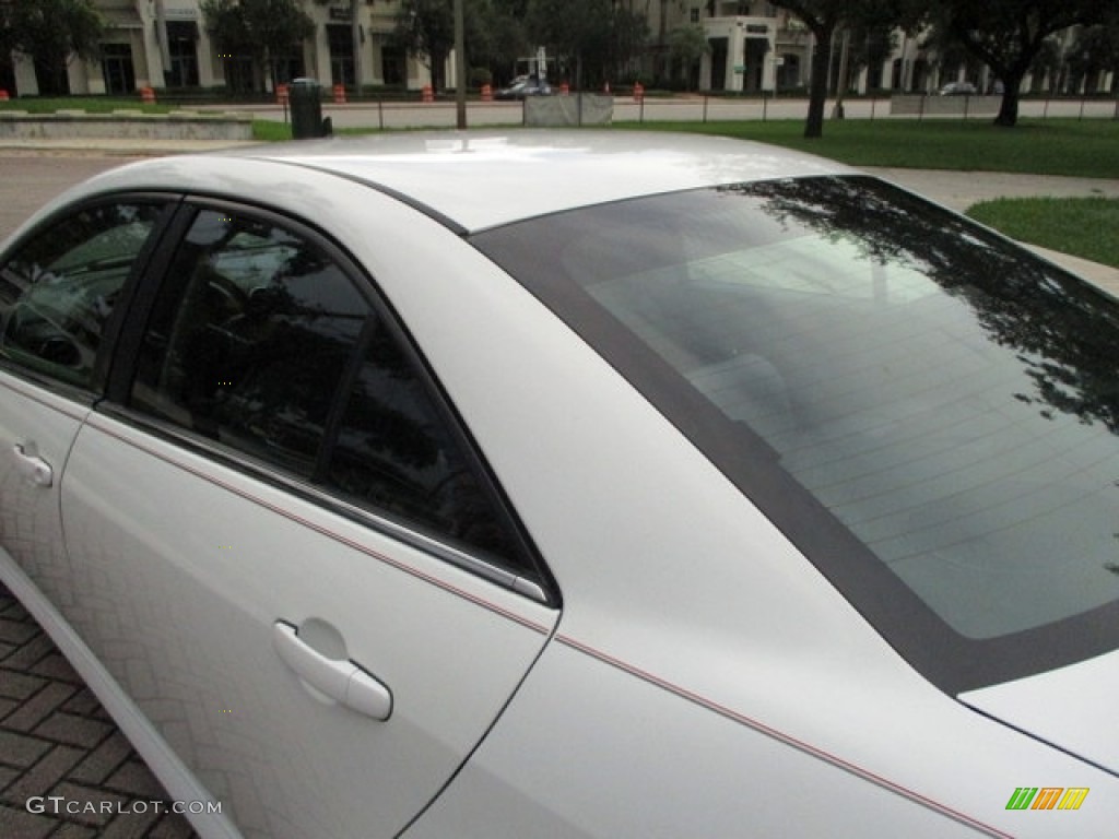 2010 G6 Sedan - Summit White / Ebony photo #52