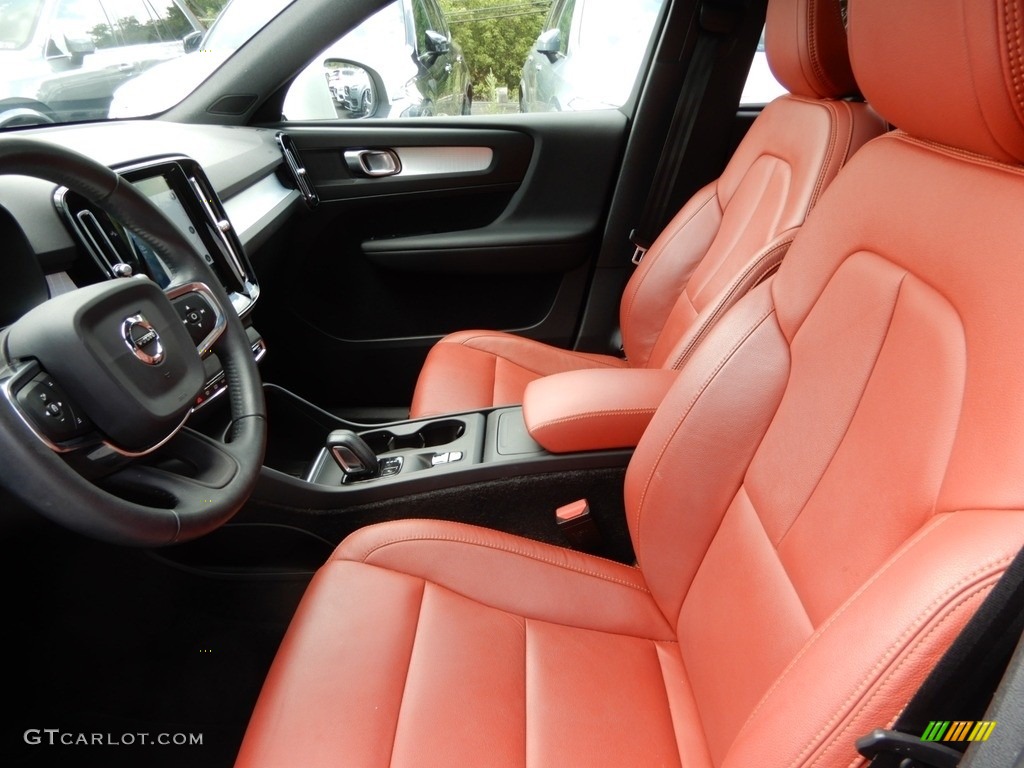 2019 Volvo XC40 T5 Momentum AWD Front Seat Photo #134639129