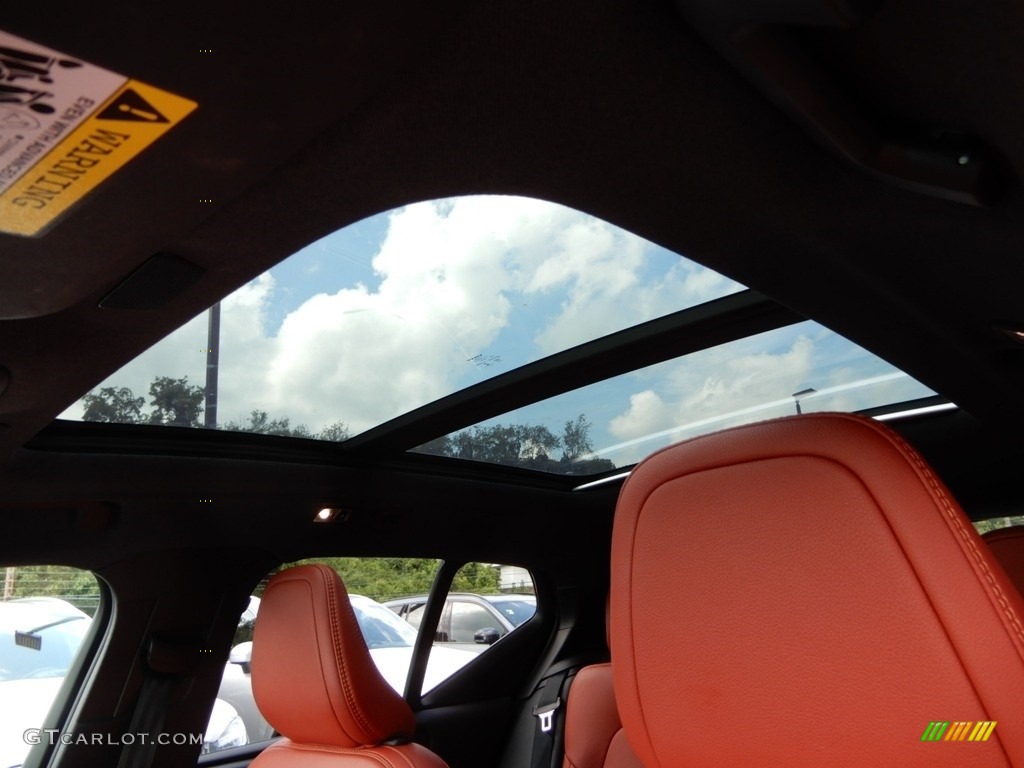 2019 Volvo XC40 T5 Momentum AWD Sunroof Photos