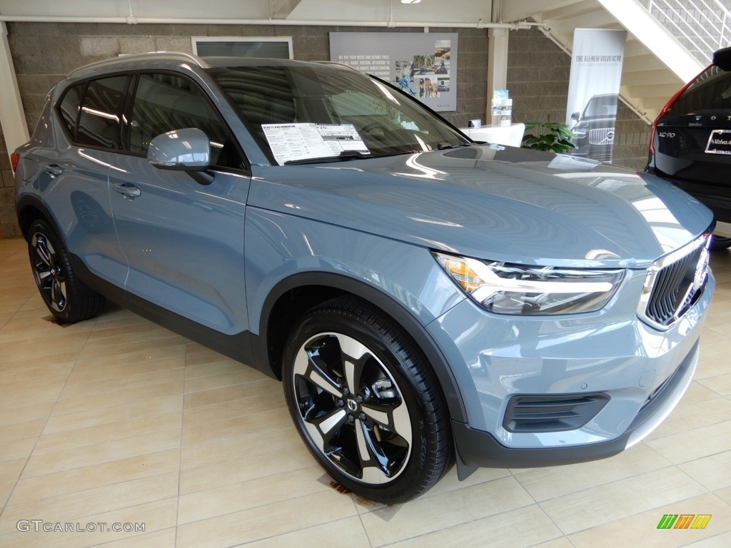 Thunder Grey Metallic 2020 Volvo XC40 T5 Momentum AWD Exterior Photo #134640053