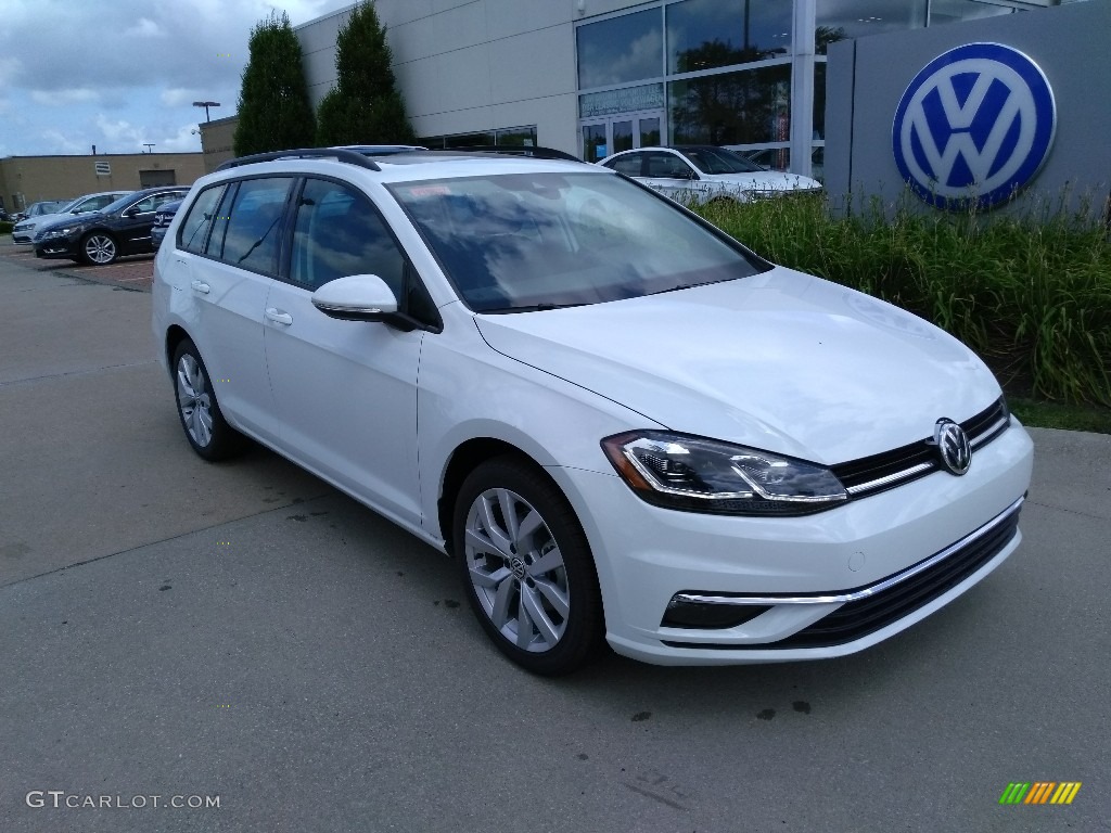 2019 Volkswagen Golf SportWagen SE Exterior Photos