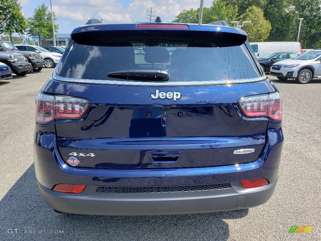 2019 Compass Latitude 4x4 - Jazz Blue Pearl / Black photo #5