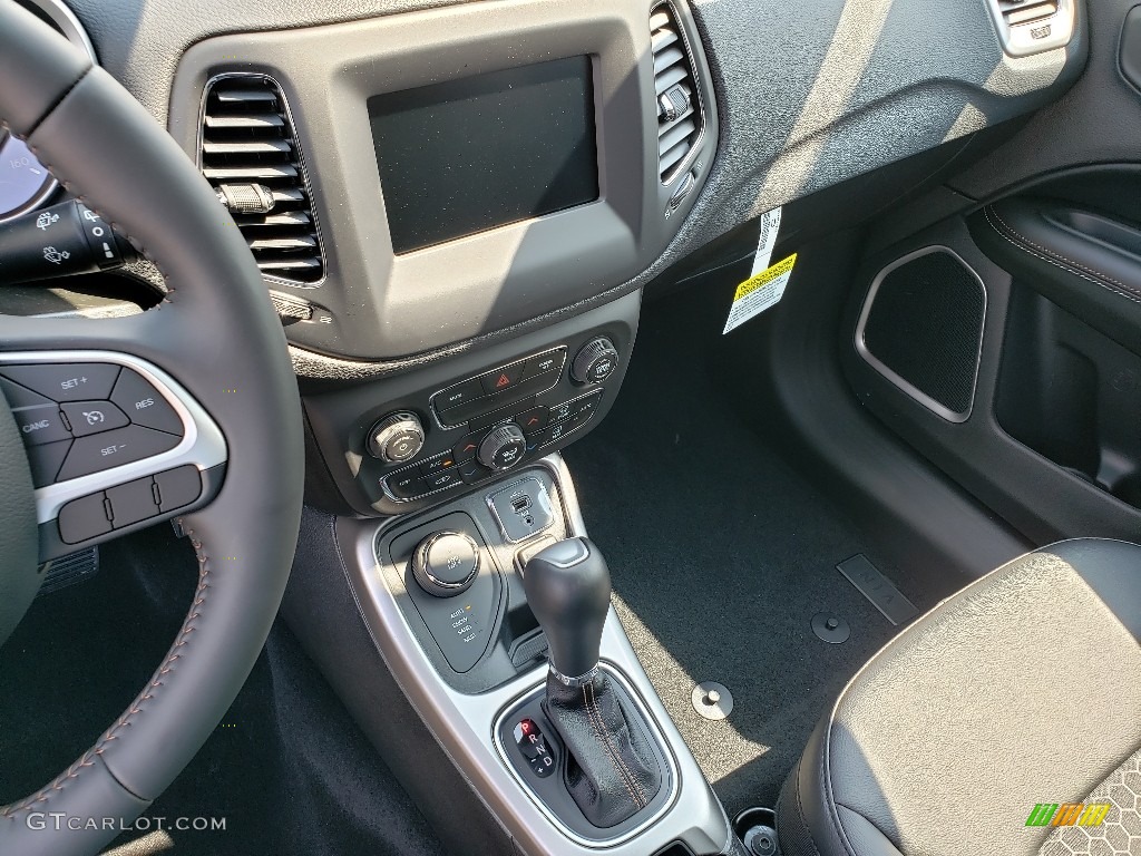 2019 Compass Latitude 4x4 - Jazz Blue Pearl / Black photo #10