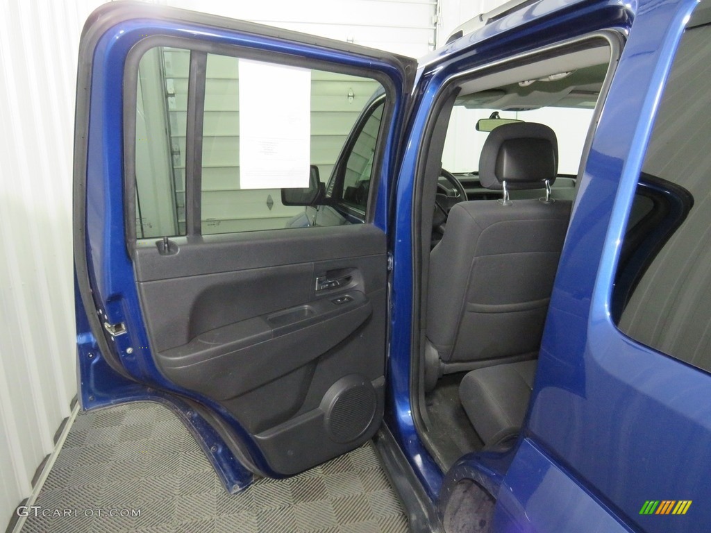 2010 Liberty Sport 4x4 - Deep Water Blue Pearl / Dark Slate Gray photo #22
