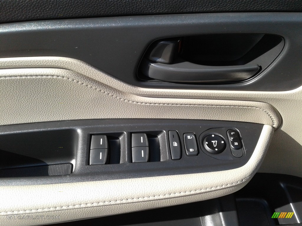 2019 Honda Odyssey EX Controls Photo #134674781