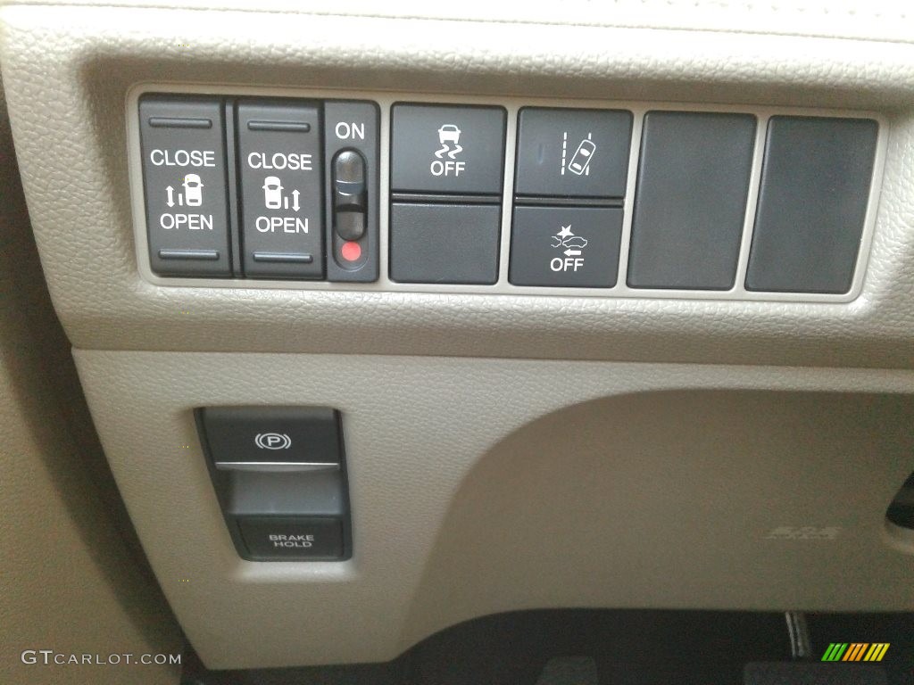 2019 Honda Odyssey EX Controls Photo #134674808