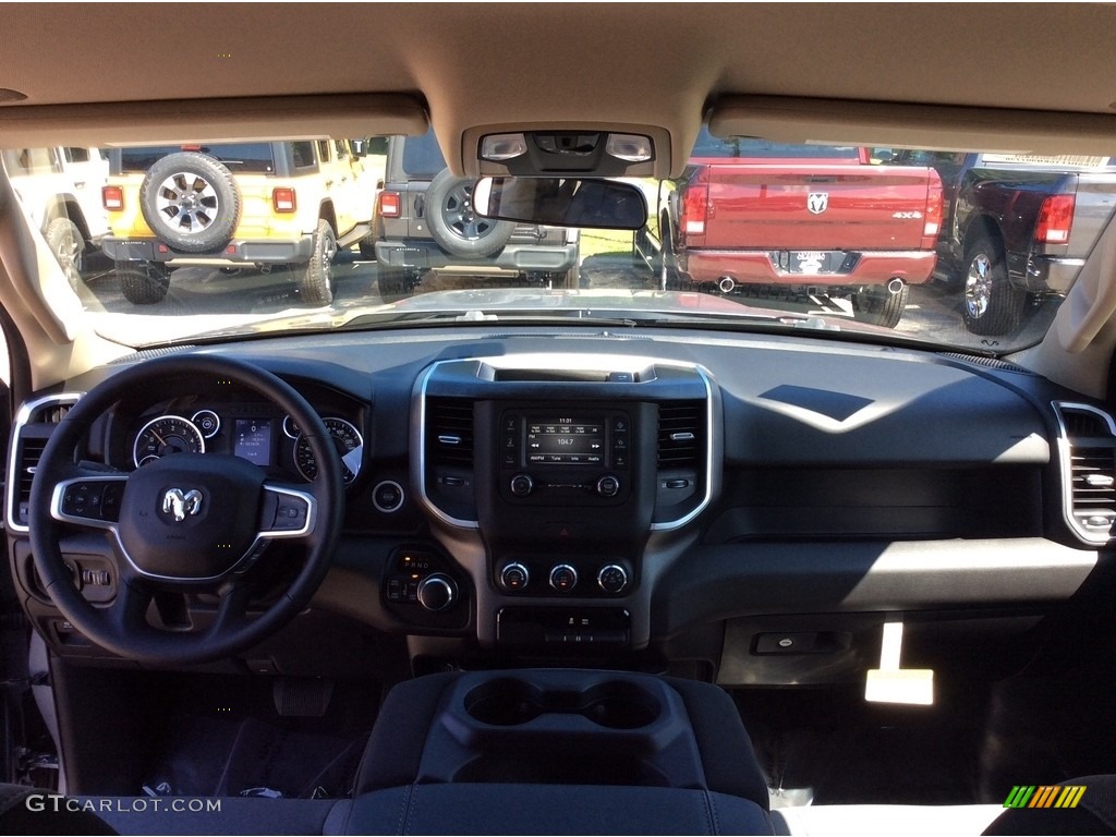 2019 1500 Big Horn Crew Cab 4x4 - Billett Silver Metallic / Black/Diesel Gray photo #11